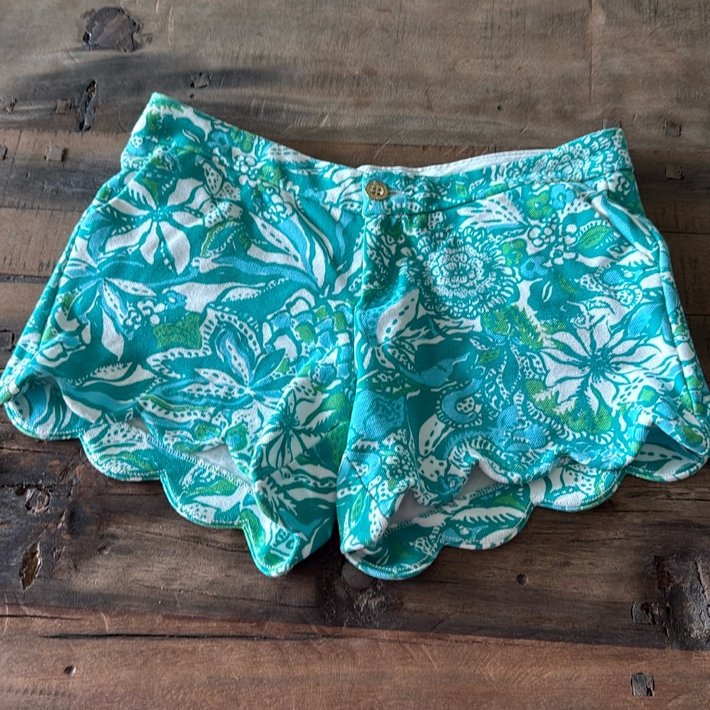Lilly Pulitzer Teal, White & Green Scallop Hem Shorts